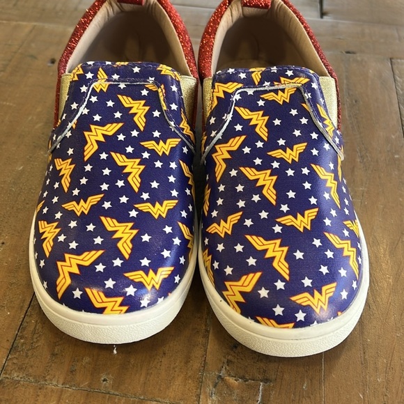 Monkey feet wonder woman slip on sneakers - Picture 2 of 11
